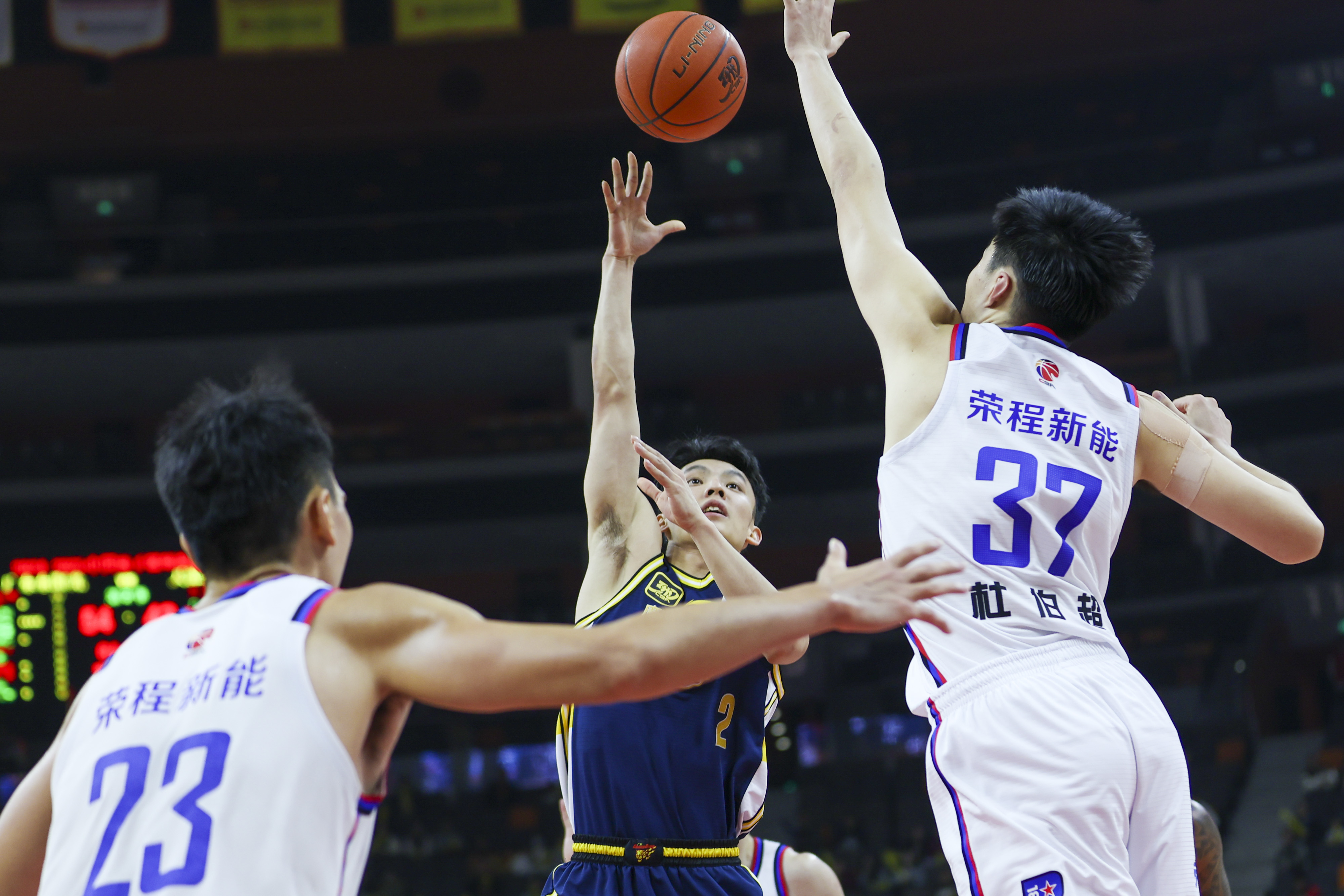 包含武汉三镇训练开放日；今晚更衣室发声引欢呼；CBA季后赛在即；球队文化再被提及的词条