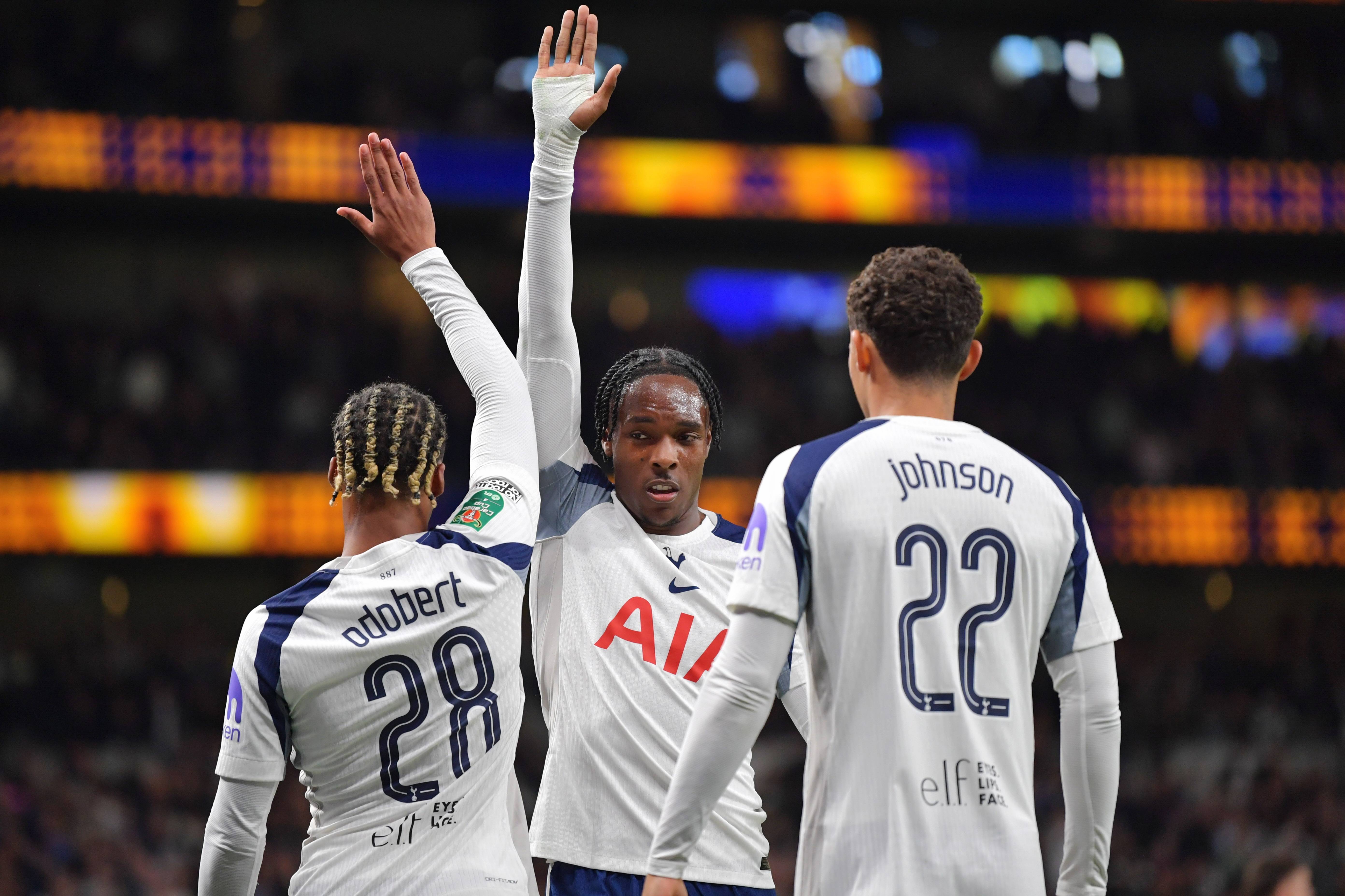 上海申花临场应变备战葡超广东宏远更衣室发声备战意大利杯，圣安东尼奥马刺关键时刻刷新队史纪录都惊呆了的简单介绍