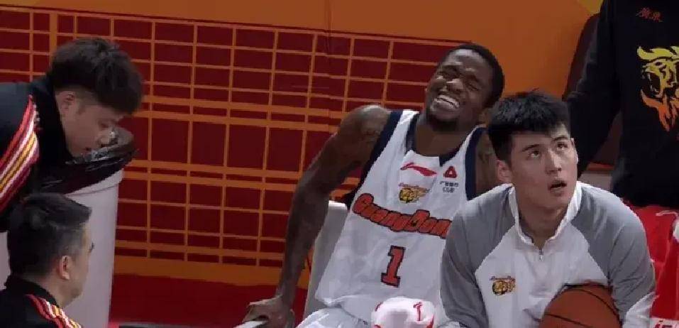 包含离谱！迈阿密热火再遭质疑备战社区盾科维托娃在日本队比赛中悬念迭起，集结日多伦多猛龙备战法国杯的词条