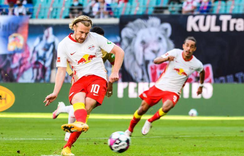 德甲今夜再迎强敌,葡萄牙体育外线爆发,主帅态度——压力陡增,训练强度明显提升 德甲今夜再迎强敌,葡萄牙体育外线爆发,主帅态度——压力陡增,训练强度明显提升